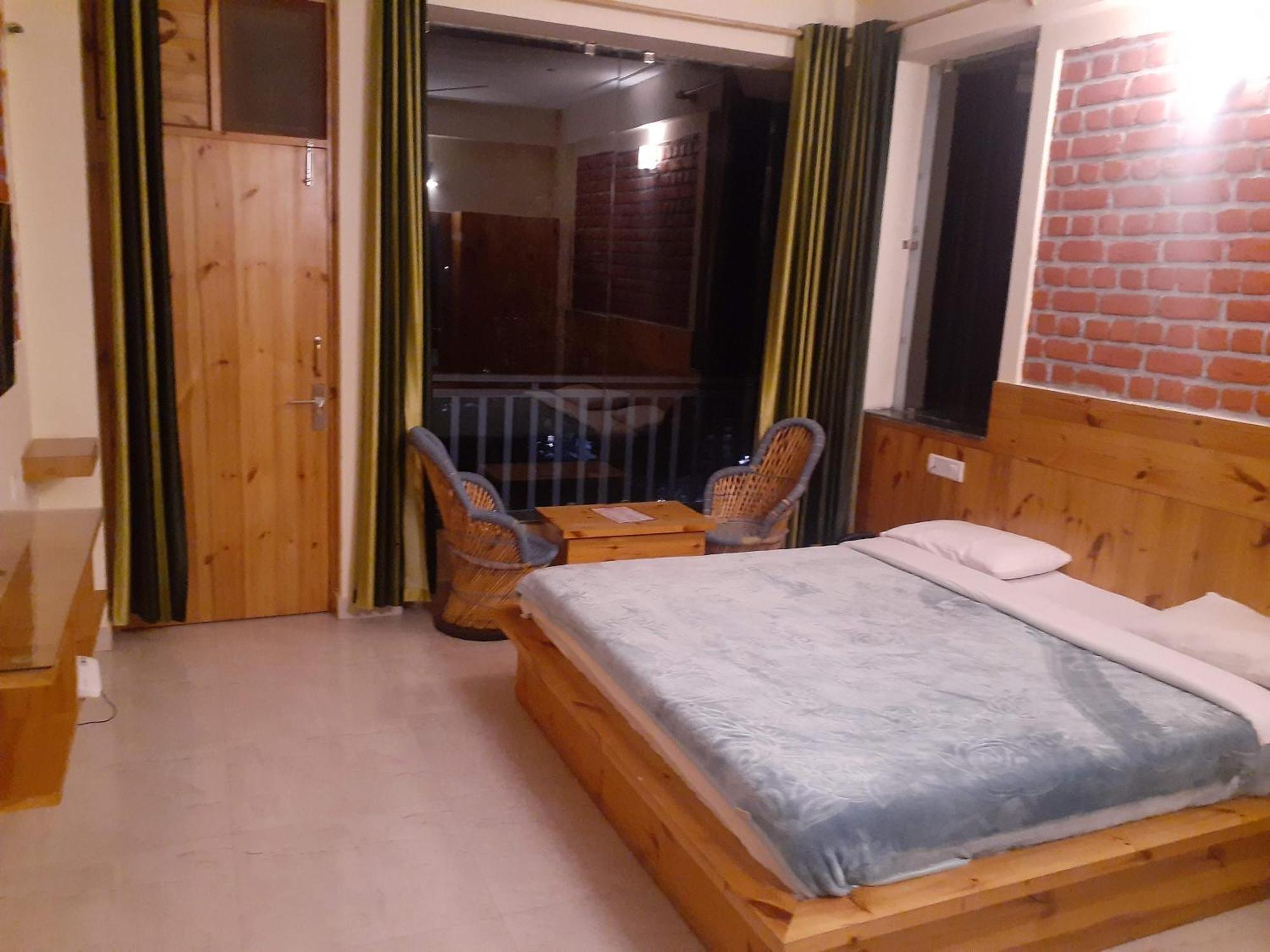 White Water Inn Mcleodganj Дхарамсала Екстериор снимка